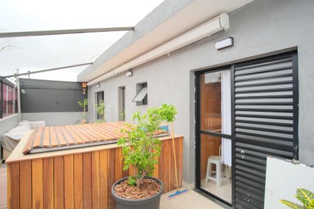 Varanda de casa à venda com 2 quartos, 160m² em Chácara Seis de Outubro, São Paulo