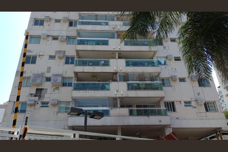 Apartamento à venda com 84m², 3 quartos e 1 vagaFachada com Placa