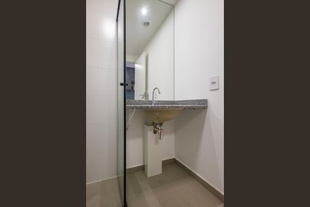 Banheiro Social de kitnet/studio à venda com 1 quarto, 26m² em Cerqueira César, São Paulo