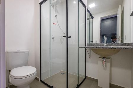 Banheiro Social de kitnet/studio à venda com 1 quarto, 26m² em Cerqueira César, São Paulo