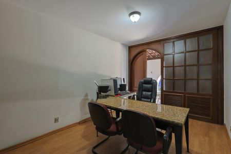 Casa à venda com 574m², 4 quartos e 4 vagasQuarto 2