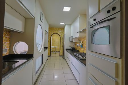 Casa à venda com 574m², 4 quartos e 4 vagasCozinha