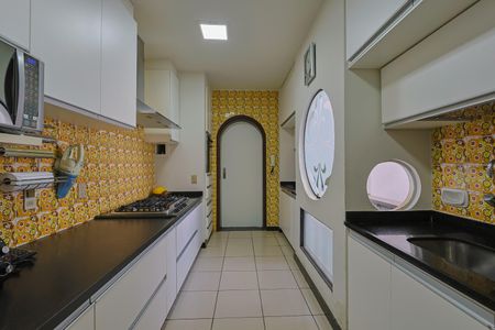 Casa à venda com 574m², 4 quartos e 4 vagasCozinha