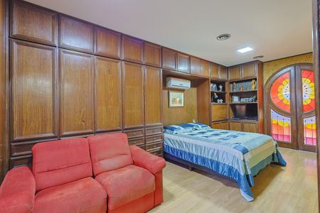 Casa à venda com 574m², 4 quartos e 4 vagasSuíte 2