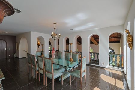 Casa à venda com 574m², 4 quartos e 4 vagasSala de Jantar