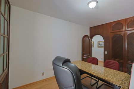 Casa à venda com 574m², 4 quartos e 4 vagasQuarto 2