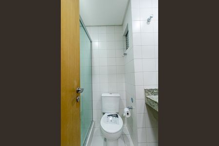 Banheiro Social de apartamento para alugar com 1 quarto, 31m² em Centro, Curitiba