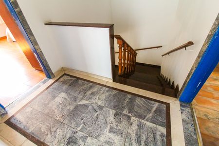 Casa para alugar com 233m², 4 quartos e 8 vagasHall