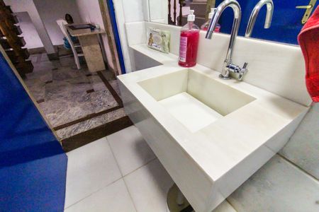 Casa para alugar com 233m², 4 quartos e 8 vagasBanheiro Social 2