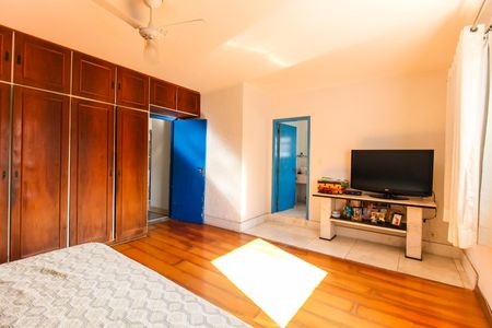 Casa para alugar com 233m², 4 quartos e 8 vagasSuíte