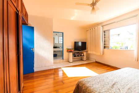 Casa para alugar com 233m², 4 quartos e 8 vagasSuíte