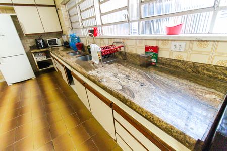 Casa para alugar com 233m², 4 quartos e 8 vagasCozinha