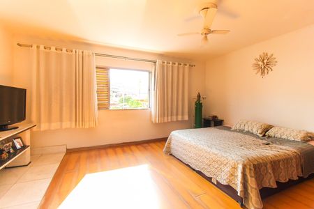 Casa para alugar com 233m², 4 quartos e 8 vagasSuíte