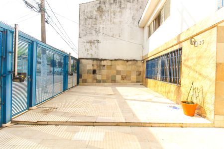 Casa para alugar com 233m², 4 quartos e 8 vagasQuintal e Entrada