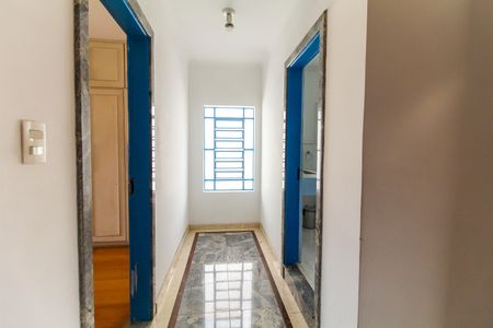 Casa para alugar com 233m², 4 quartos e 8 vagasHall