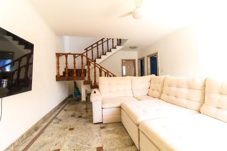 Casa para alugar com 233m², 4 quartos e 8 vagasSala