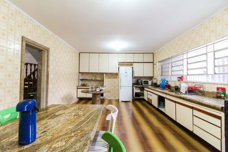 Casa para alugar com 233m², 4 quartos e 8 vagasCozinha