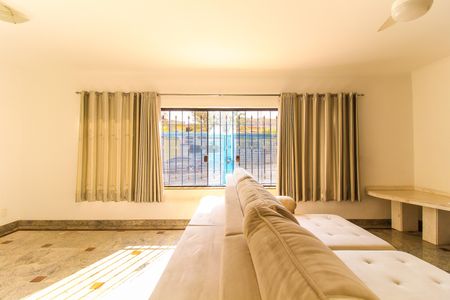 Casa para alugar com 233m², 4 quartos e 8 vagasSala