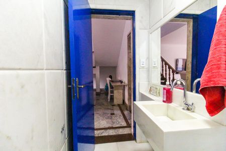 Casa para alugar com 233m², 4 quartos e 8 vagasBanheiro Social 2