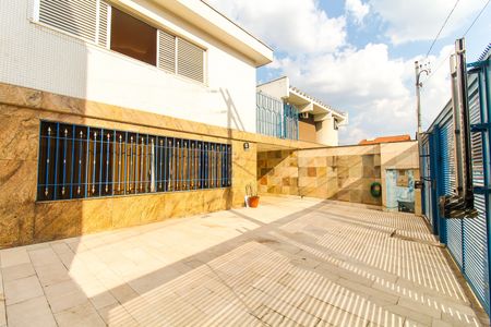 Casa para alugar com 233m², 4 quartos e 8 vagasQuintal e Entrada