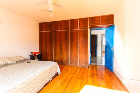 Casa para alugar com 233m², 4 quartos e 8 vagasSuíte