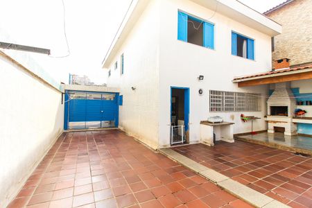 Casa para alugar com 233m², 4 quartos e 8 vagasQuintal