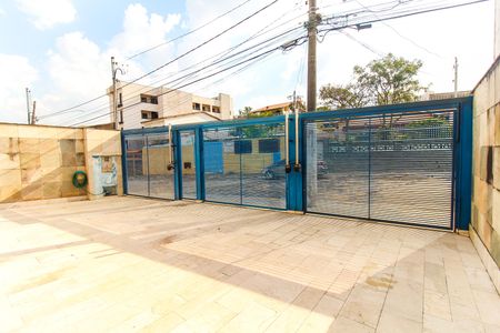 Casa para alugar com 233m², 4 quartos e 8 vagasQuintal e Entrada