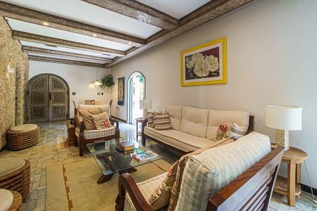 Casa à venda com 4 quartos, 604m² em Vila Madalena, São Paulo