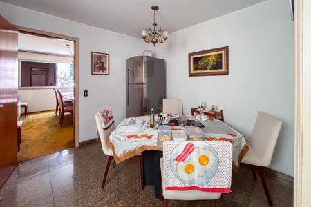 Apartamento à venda com 290m², 4 quartos e 2 vagas Apartamento à venda com 290m², 4 quartos e 2 vagasCopa