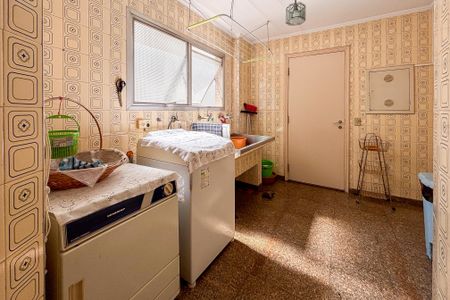 Apartamento à venda com 290m², 4 quartos e 2 vagas Apartamento à venda com 290m², 4 quartos e 2 vagasÁrea de Serviço