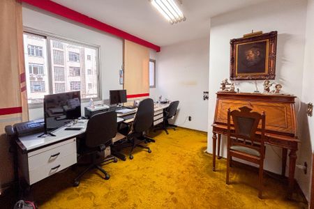 Apartamento à venda com 290m², 4 quartos e 2 vagas Apartamento à venda com 290m², 4 quartos e 2 vagasEscritório