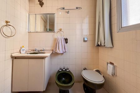 Apartamento à venda com 290m², 4 quartos e 2 vagas Apartamento à venda com 290m², 4 quartos e 2 vagasBanheiro 2