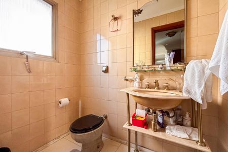 Apartamento à venda com 290m², 4 quartos e 2 vagas Apartamento à venda com 290m², 4 quartos e 2 vagasLavabo