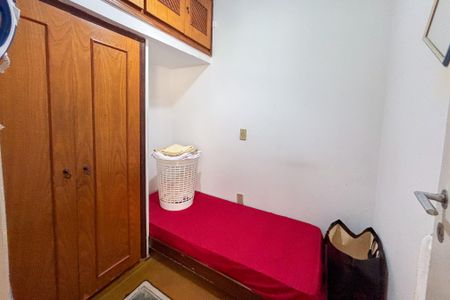 Apartamento à venda com 290m², 4 quartos e 2 vagas Apartamento à venda com 290m², 4 quartos e 2 vagasQuarto de Serviço