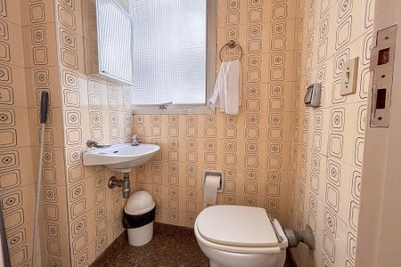 Apartamento à venda com 290m², 4 quartos e 2 vagas Apartamento à venda com 290m², 4 quartos e 2 vagasBanheiro de Serviço