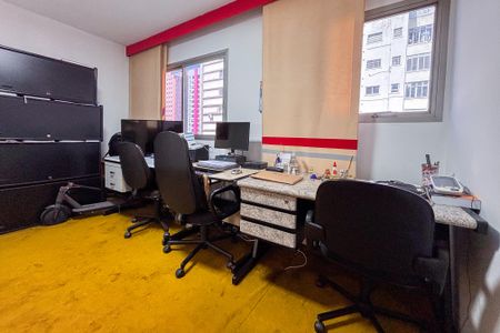 Apartamento à venda com 290m², 4 quartos e 2 vagas Apartamento à venda com 290m², 4 quartos e 2 vagasEscritório