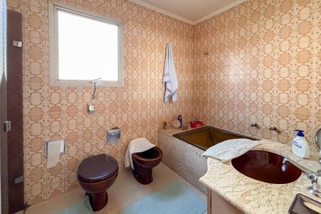 Apartamento à venda com 290m², 4 quartos e 2 vagas Apartamento à venda com 290m², 4 quartos e 2 vagasBanheiro da Suíte