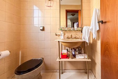 Apartamento à venda com 290m², 4 quartos e 2 vagas Apartamento à venda com 290m², 4 quartos e 2 vagasLavabo