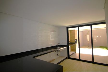 Casa à venda com 156m², 4 quartos e 1 vagacozinha