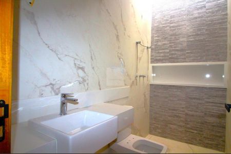 Casa à venda com 156m², 4 quartos e 1 vagabanho