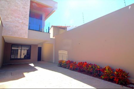 Casa à venda com 156m², 4 quartos e 1 vagaFoto 02