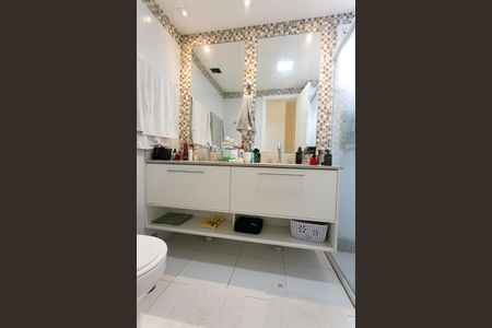 Apartamento para alugar com 315m², 3 quartos e 2 vagas Apartamento para alugar com 315m², 3 quartos e 2 vagasBanheiro da Suíte 1