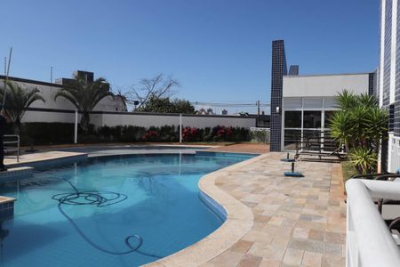 Apartamento à venda com 118m², 3 quartos e 3 vagas Apartamento à venda com 118m², 3 quartos e 3 vagasÁrea comum - Piscina