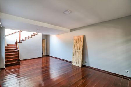 Sala de casa para alugar com 3 quartos, 132m² em Cidade São Francisco, São Paulo