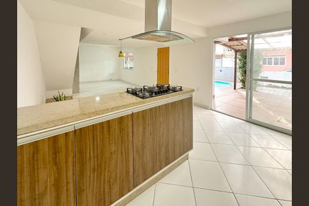 Casa para alugar com 120m², 3 quartos e 1 vagaCozinha