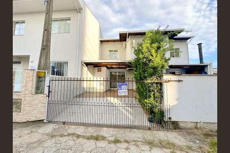 Casa para alugar com 120m², 3 quartos e 1 vagaFachada