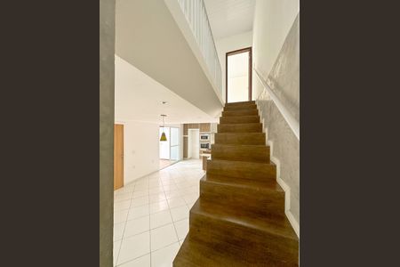 Casa para alugar com 120m², 3 quartos e 1 vagaEscada