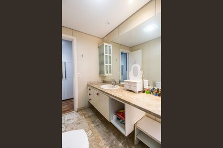 Apartamento à venda com 280m², 3 quartos e 3 vagasBanheiro da Suíte 3