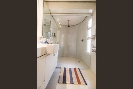 Apartamento à venda com 280m², 3 quartos e 3 vagasBanheiro da Suíte 1