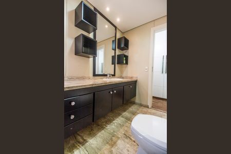 Apartamento à venda com 280m², 3 quartos e 3 vagasBanheiro da Suíte 2